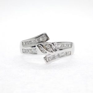 Fancy cz ring แหวนเพชรสวิส เพชรcz แหวนแฟนซี โรงงานผลิตเครื่องประดับเพชรสังเคราะห์ FF43